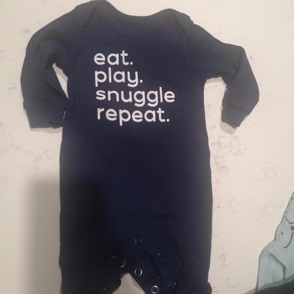 💛 newborn onesie bundle - Picture 3 of 3